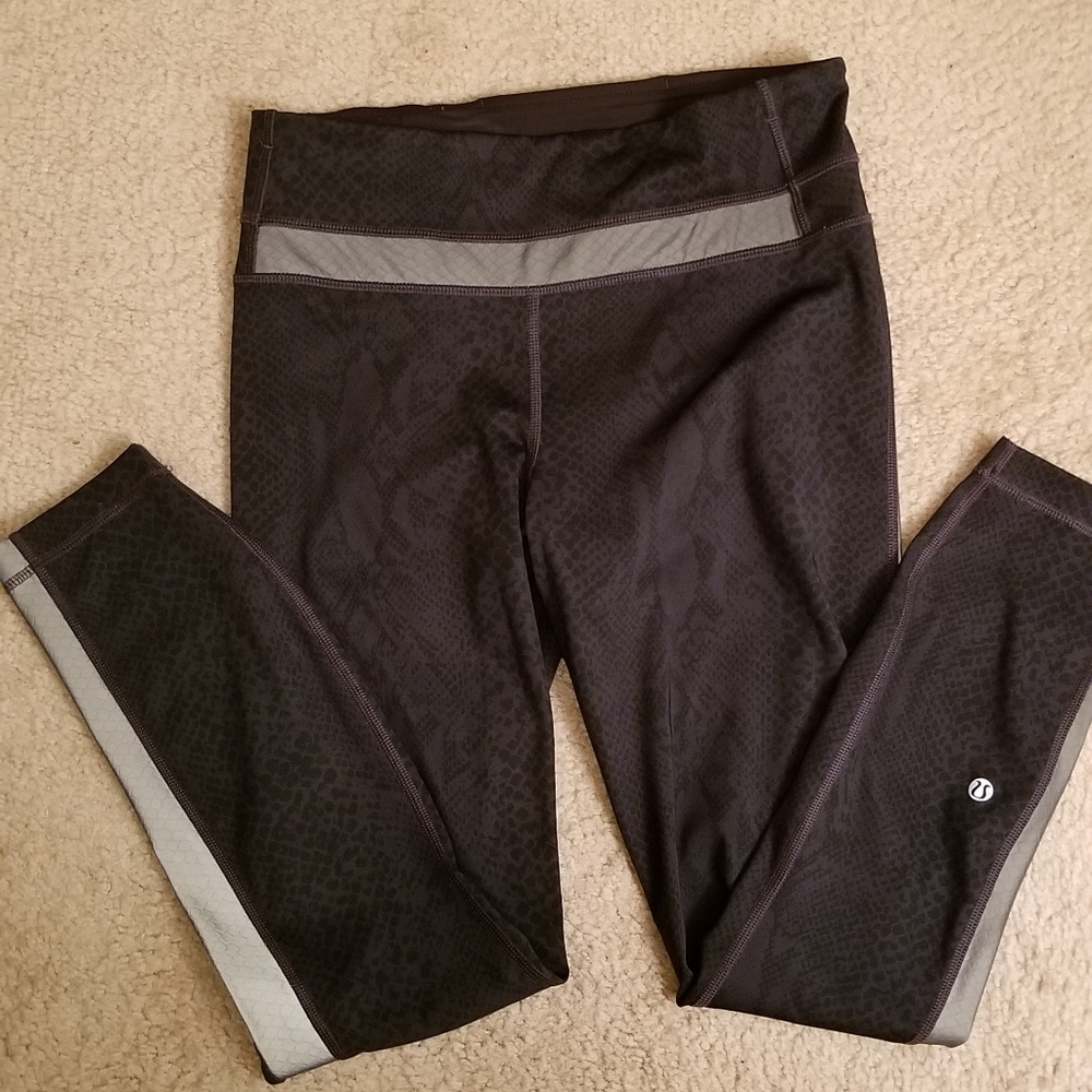 LULULEMON 7/8 Snakeskin speed tight Size 6